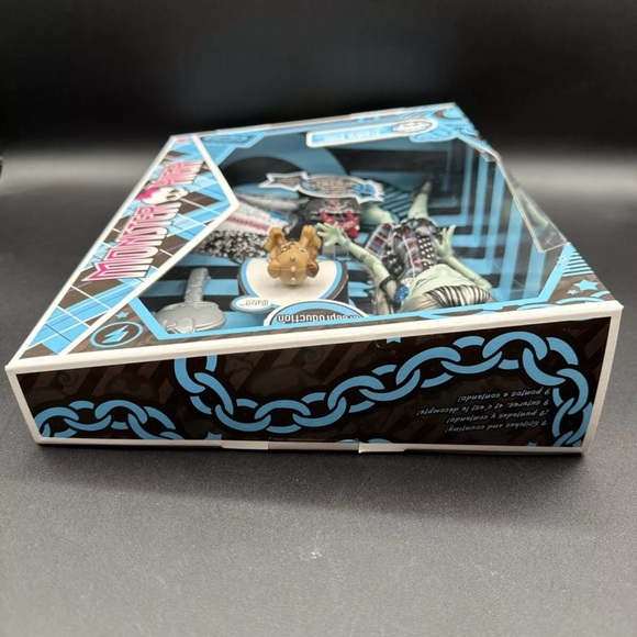 2021 Monster High Frankie Stein Boo-riginal Creeproduction Fashion Doll - Picture 5 of 7